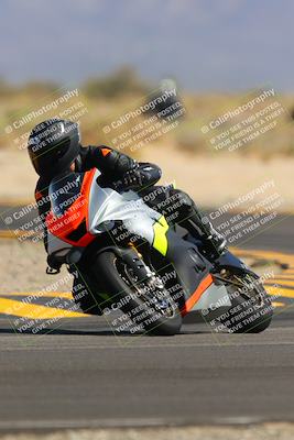 media/Oct-08-2022-SoCal Trackdays (Sat) [[1fc3beec89]]/Turn 16 (125pm)/